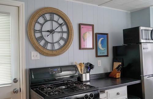 Sheboygan Apartment | Beachy 3-bedroom upper with WiFi and AC minutes from Lake Michigan