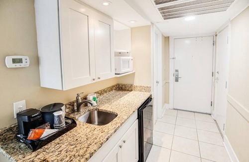 Litchfield by the Sea Apartment | Beachy 5th Floor Oceanfront Room