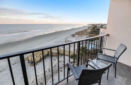 Litchfield by the Sea Apartment | Beachy 5th Floor Oceanfront Room