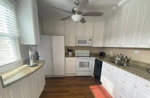 Northwest House | Beachy and Chic 3 bedroom Townhome Near TownCenter