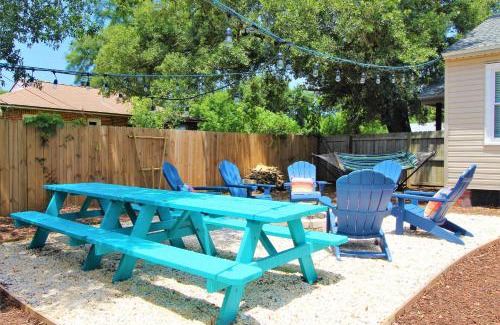 Navy Point House | Beachy Bungalow for Family Fun! Walk to beach!
