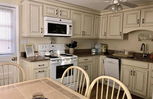 Holgate House | Beachy cape cod perfect for families