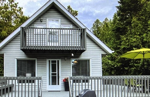 Sauble Beach House | Beachy Chic- Completely renovated-Steps from Beach