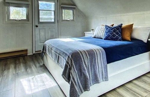 Sauble Beach House | Beachy Chic- Completely renovated-Steps from Beach