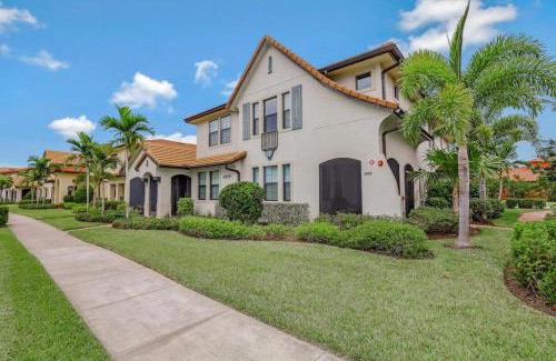 Naples House | Beachy condo in Artesia with pool, gym and pickleball