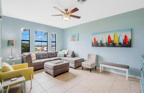 Naples House | Beachy condo in Artesia with pool, gym and pickleball
