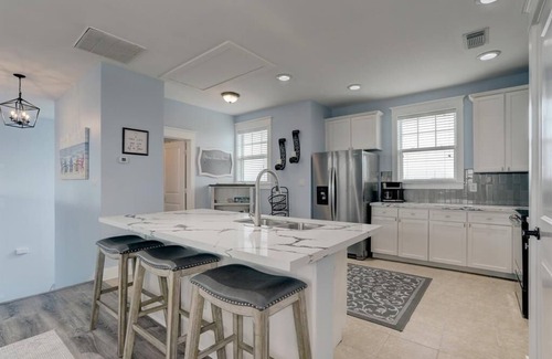Galveston Cottage | Beachy Keen-New Ocean Side Cottage- Now Pet Friendly!