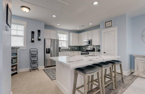 Galveston Cottage | Beachy Keen-New Ocean Side Cottage- Now Pet Friendly!