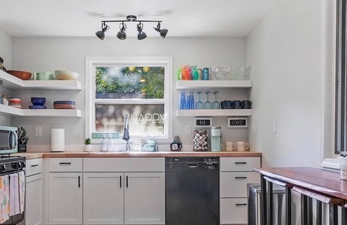 Beachwood-Bluffton Cottage | *Beachy N Peachy* Walk to Pere Marquette Beach!