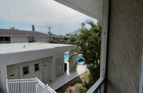 Downtown Apartment | Beachy Retreat W/Pool! Minutes to Downtown & Beaches!