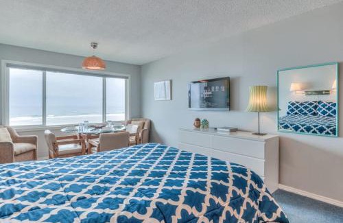 Lincoln City House | Beachy Second Floor Beachfront Suite With Full Kitchen - Sleeps 4 - Pool and Sauna