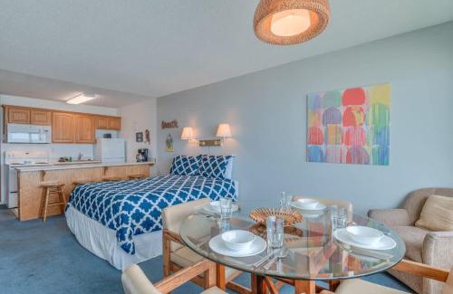 Lincoln City House | Beachy Second Floor Beachfront Suite With Full Kitchen - Sleeps 4 - Pool and Sauna