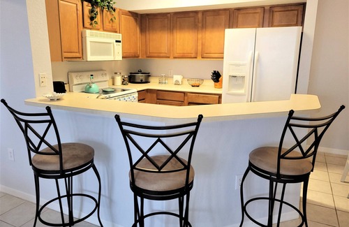 Iona Condo | Beachy Sunny Apartment - Close to Everything