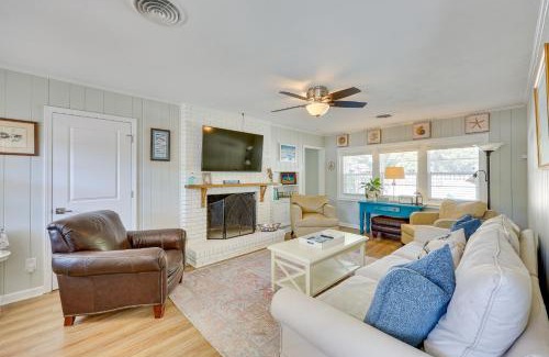 Wilmington House | Beachy Wilmington Home 6 Mi to Riverwalk and Dtwn!