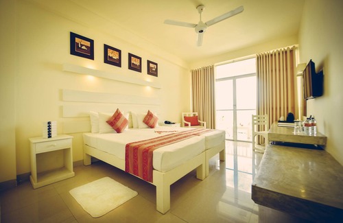 Daluwakotuwa Hotel | Beacon Beach Hotel