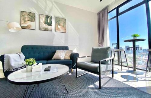 George Town Apartment | Beacon Executive Suites #Elegant #SkyPool #Georgetown #4pax #2BR 2bath #1Queen 2Single #Quality well maintained #Private superhost