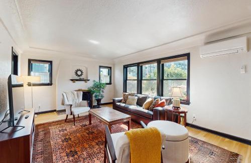 North Beacon Hill House | Beacon Hill Overlook