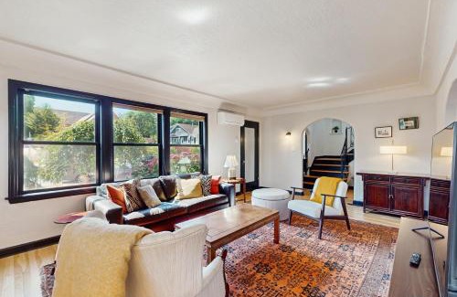 North Beacon Hill House | Beacon Hill Overlook