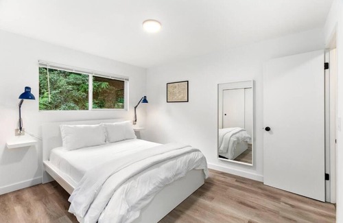 North Beacon Hill Apartment | Beacon Hill Retro - Central Location.