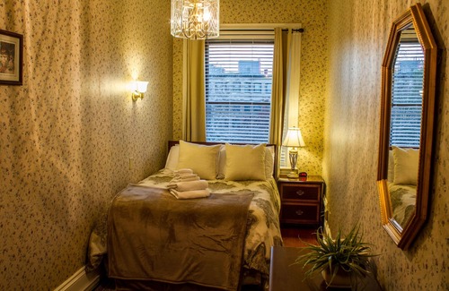 Longwood House | Beacon Inn 1087