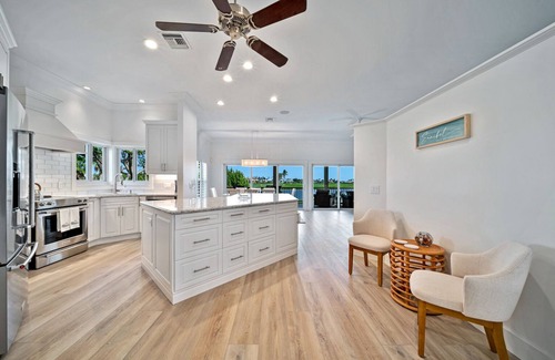 The Dunes House | Bean & Bubs Shell Shack: Gorgeous PoolHome on Lake