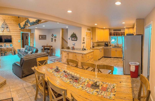 Sierra Cedars Cabin | Bear Bottoms Cabin|Huge GAME ROOM!