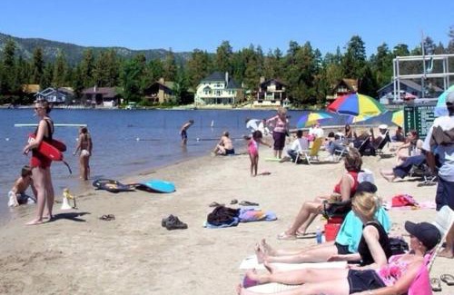 Big Bear City House | BEAR CABIN GETAWAY!(SPA) Pet Friendly Backyard