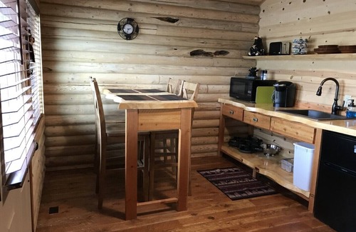 Emigrant Cabin | Bear Cabin in Paradise Valley 27 miles from North Entrance to Yellowstone Park