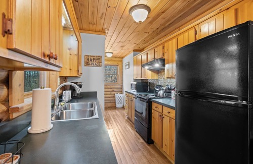 Westminster House | Bear Cabin - Secluded on 3 acres!