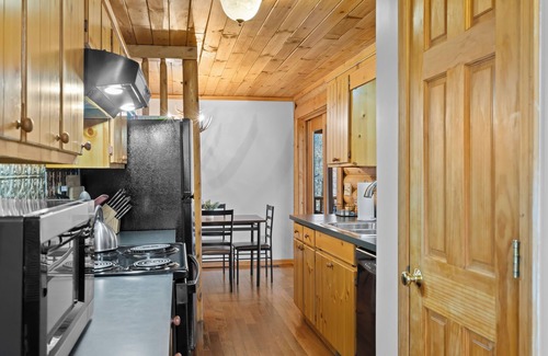 Westminster House | Bear Cabin - Secluded on 3 acres!