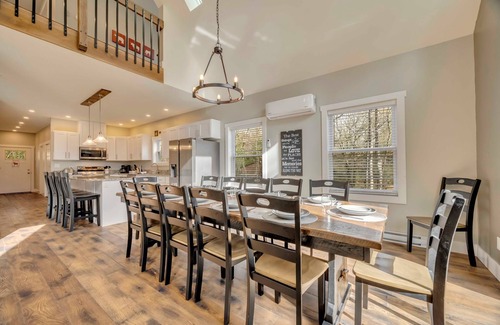 Jim Thorpe House | Bear Creek Bliss by AvantStay | Sleeps 16 + Game Room, Deck, Fire Pit!