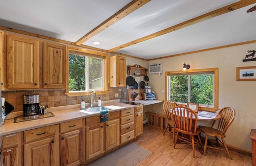 Kellogg Cabin | Bear Creek Cabins - Family Reunions, Group Retreats - Private Mountain Retreat