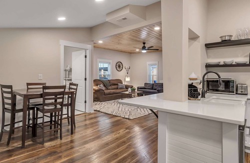 Columbia House | Bear Creek Cottage in Columbia with firepit!