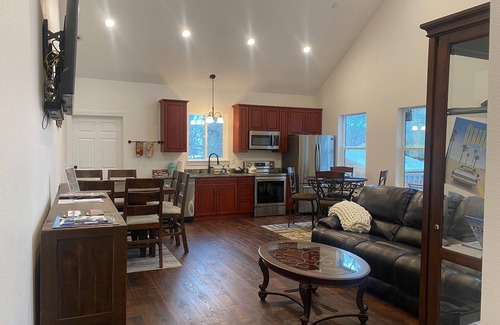 Shasta Cascade Ski Chalet | Bear Creek Falls Ranch 4 Superior Rooms