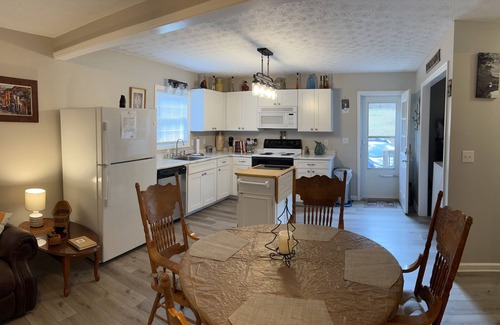 Butler House | Bear Creek Mountain Retreat Cottage on 107 Acres