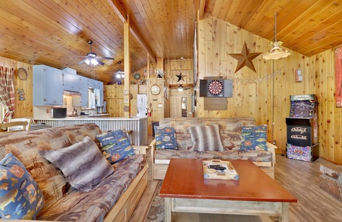 Moonridge Cabin | Bear Cub Ski Haus Cabin- Hot Tub- Games-