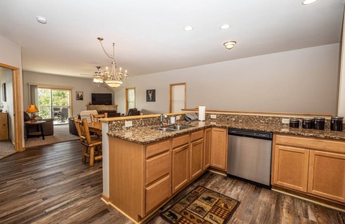 Tomahawk House | Bear Den Retreat - Lakefront Home on Beautiful Lake Nokomis