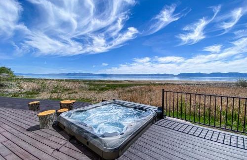 Garden City House | Bear Foot Beach House-Beautiful Views on the Lake