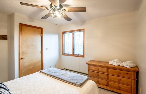 Davis House | Bear Hug Inn - 74 Lower LanennBear Hug Inn - Pet Friendly, Wood Fireplace