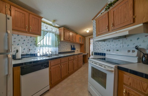 Fish Haven House | Bear Lake Streamside 3-bedroom home, sleeps 12, camping allowed, 1 acre, Max 40