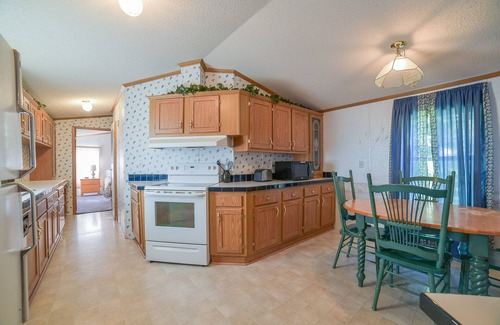Fish Haven House | Bear Lake Streamside 3-bedroom home, sleeps 12, camping allowed, 1 acre, Max 40