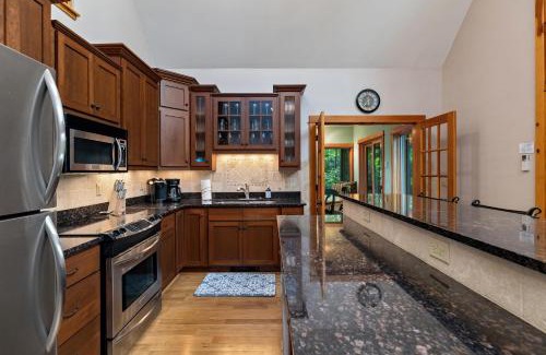 Nellysford House | Bear Luxury with Wintergreen Advantage
