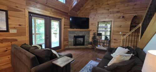 Caryville House | Bear Moon Lodge