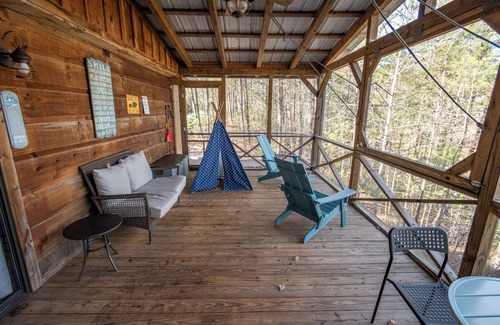Clayton Cabin | Bear Necessities Cabin