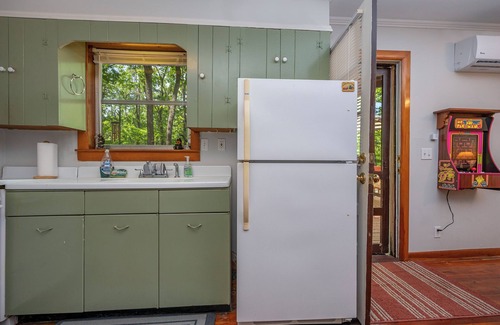 Lake Lure Cabin | Bear Necessities Cozy Quiet Peaceful Mountain Cabin