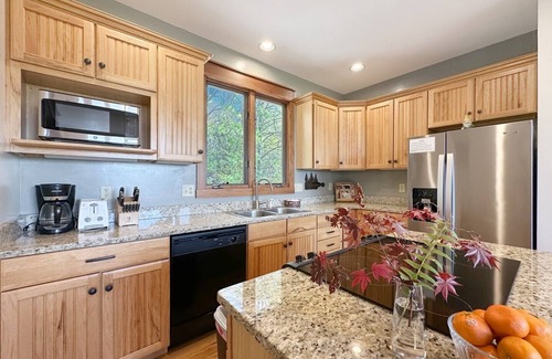 Whittier Cabin | Bear Necessities - gorgeous view near Cherokee and Dillsboro