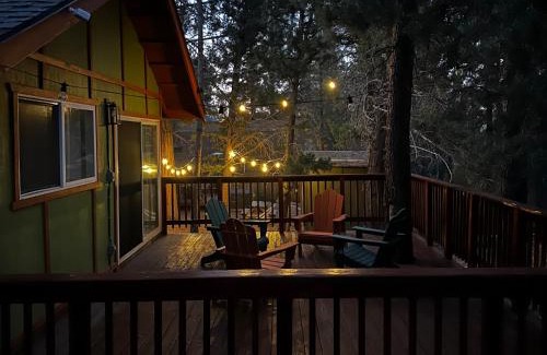 Sugarloaf House | Bear Nest - Cozy 2 bedroom House adjacent to National Forest with Deck BBQ Fireplace