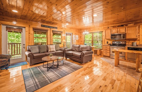 Hemlock Hills Cabin | Bear Path Lodge - Hot Tub, Fireplace, Game Room, Minutes to downtown Gatlinburg
