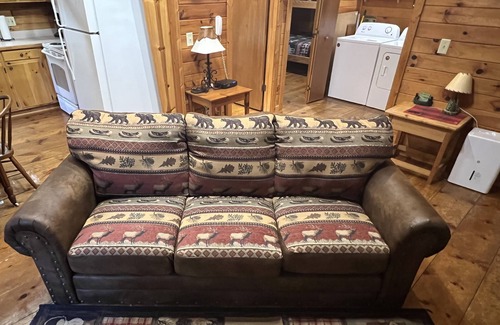 Cherry Log Cabin | Bear Pause,Babbling Creek,HotTub, FirePit, Hammock, NewFurnishing & Pet Friendly