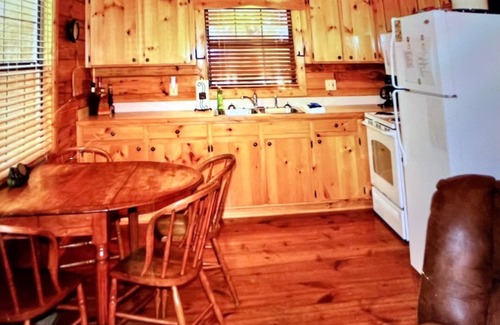 Cherry Log Cabin | Bear Pause,Babbling Creek,HotTub, FirePit, Hammock, NewFurnishing & Pet Friendly